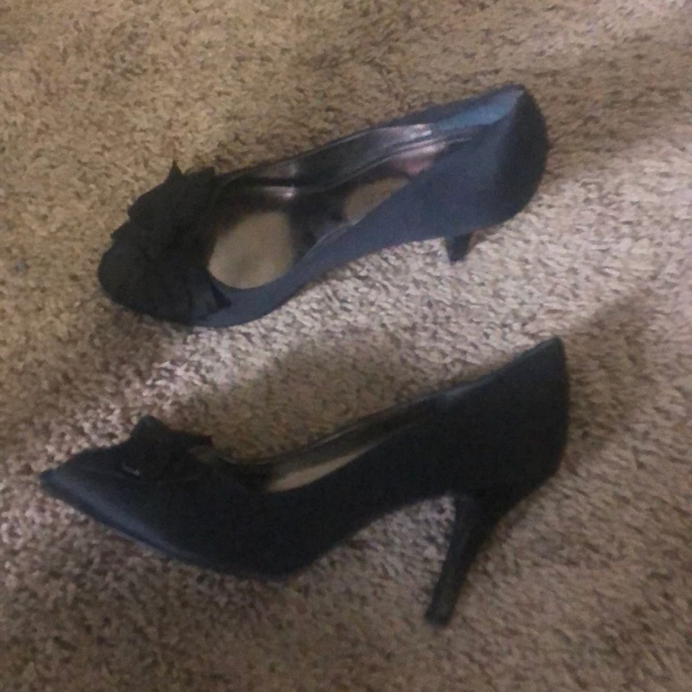 Heels with bows - Picture 3 of 3